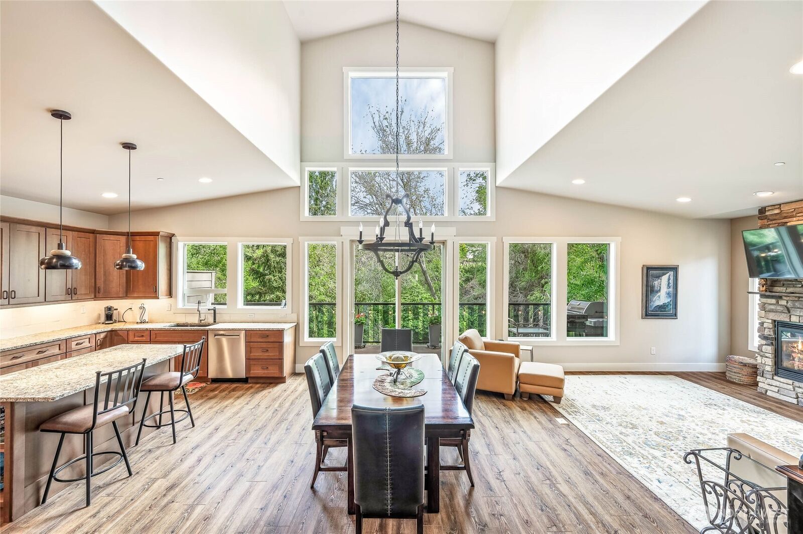 Property Photo:  411  19th Street NE 9  WA 98802 