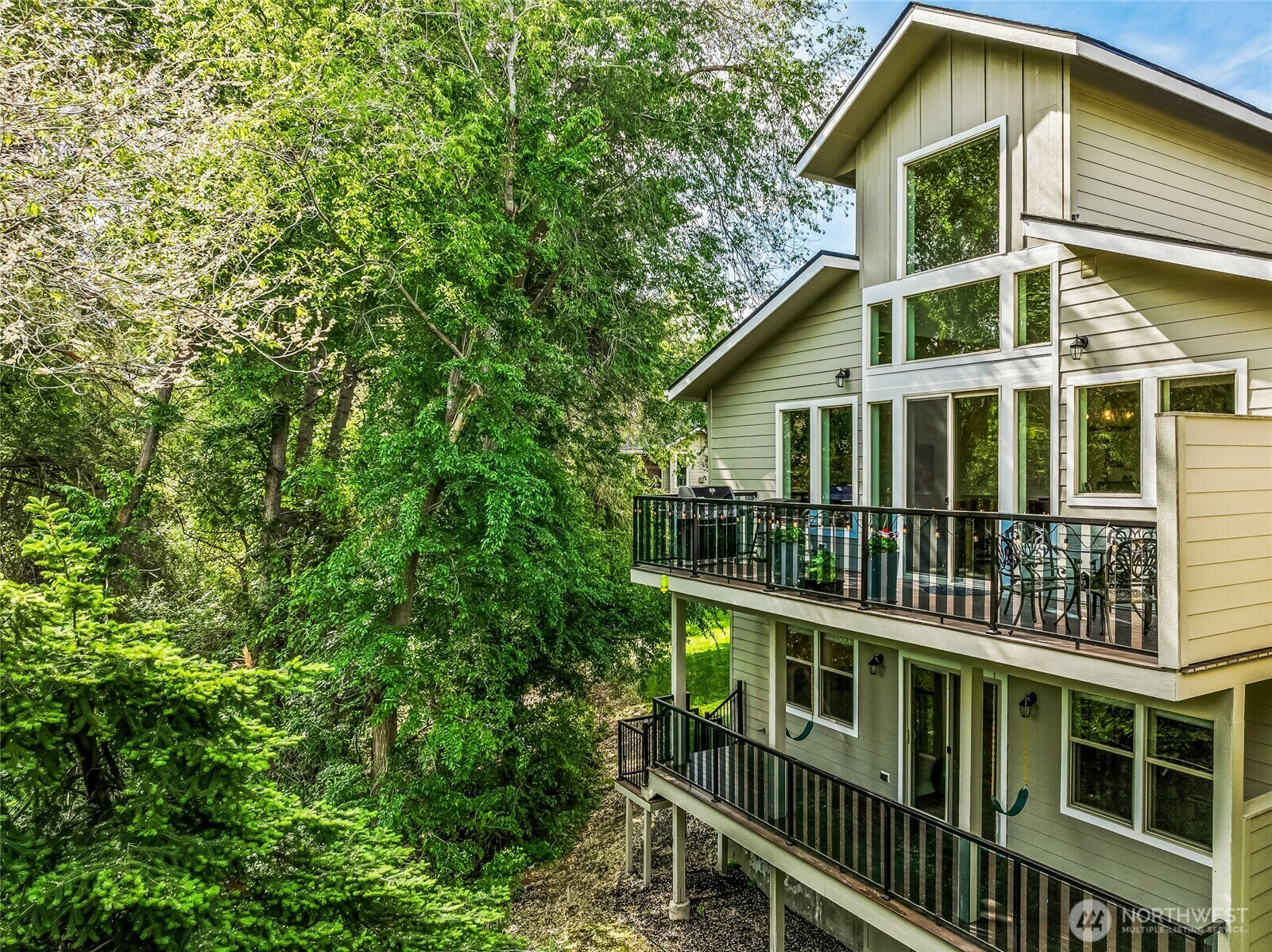 Property Photo: 411 19th Street NE 9 WA 98802