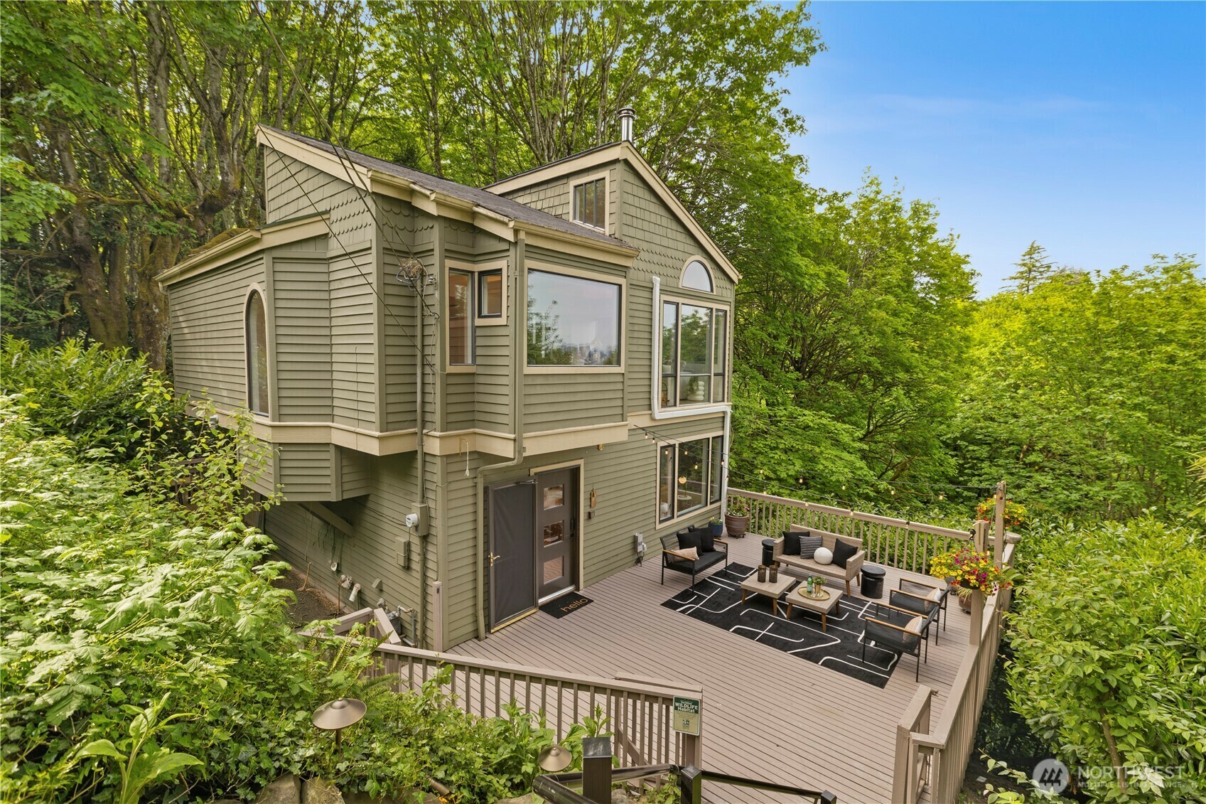 Property Photo: 2114 Walnut Avenue SW WA 98116
