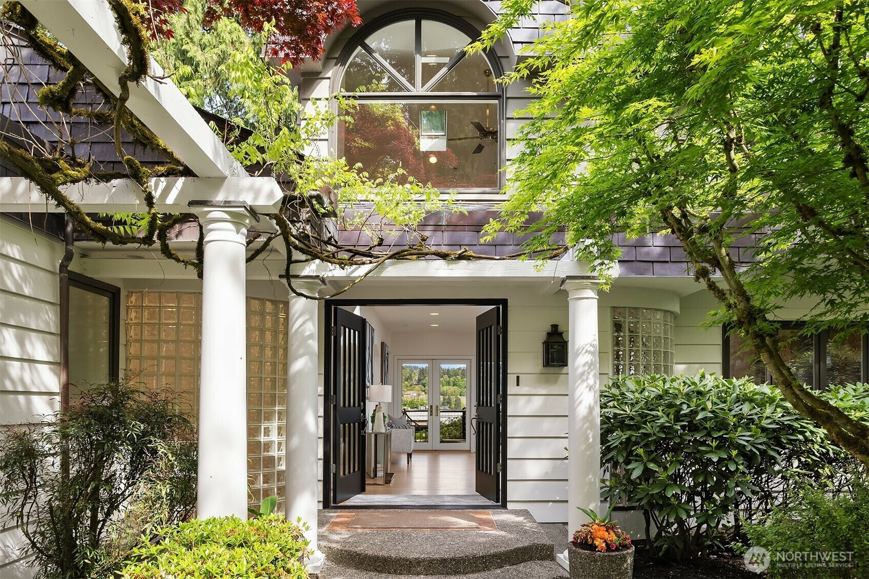 Property Photo: 6014 E Mercer Way WA 98040
