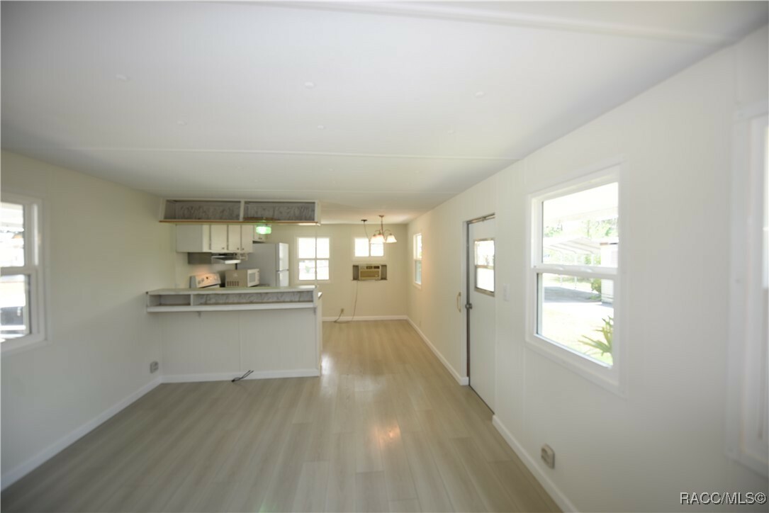 Property Photo: 1178 Cr 461 FL 33538