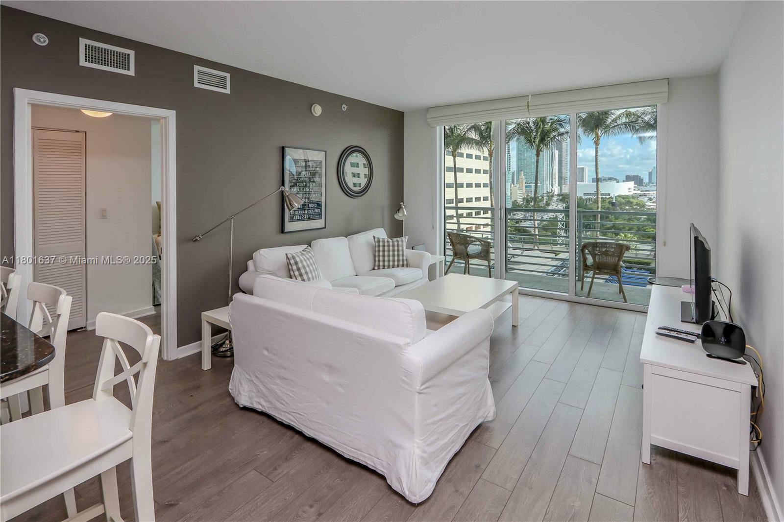 Property Photo: 325 S Biscayne Blvd 1422 FL 33131