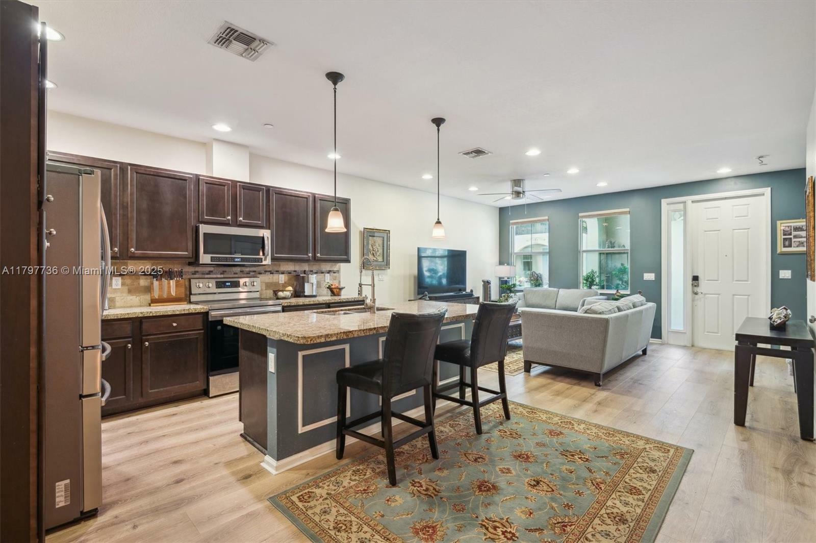 Property Photo: 4346 Cascada Cir FL 33024