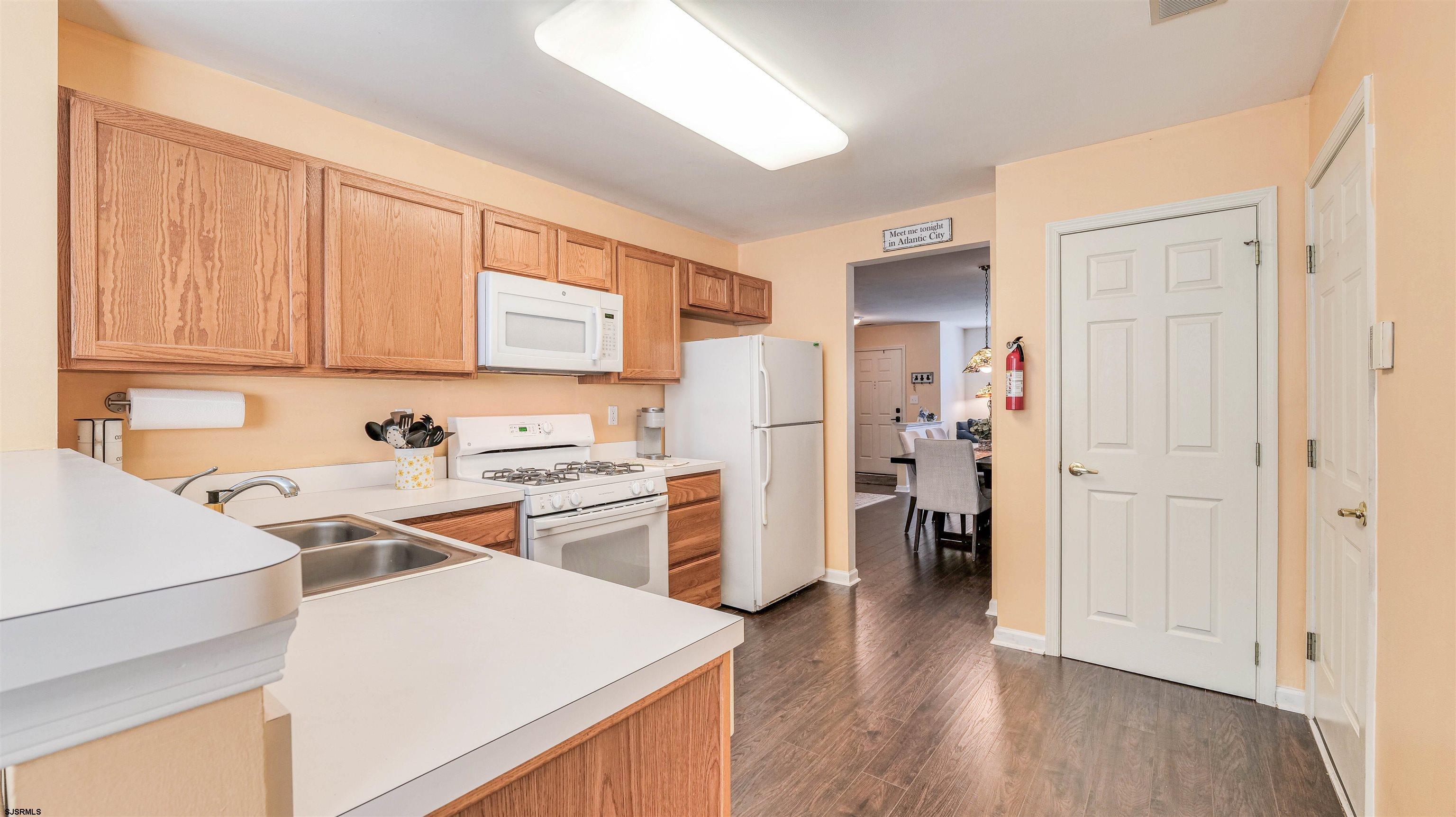 Property Photo:  628 E Regency Dr 628  NJ 08205 