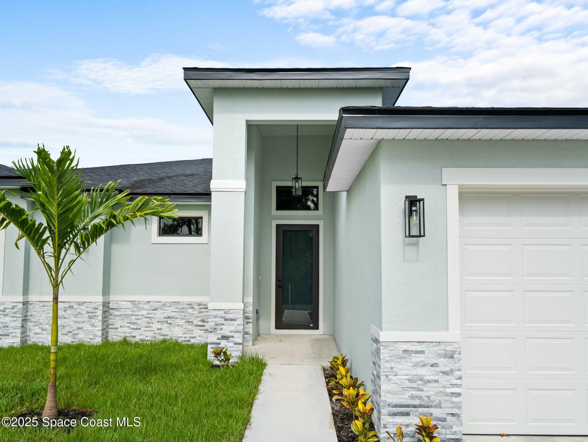 Property Photo: 2990 Hackensack Avenue SE FL 32909