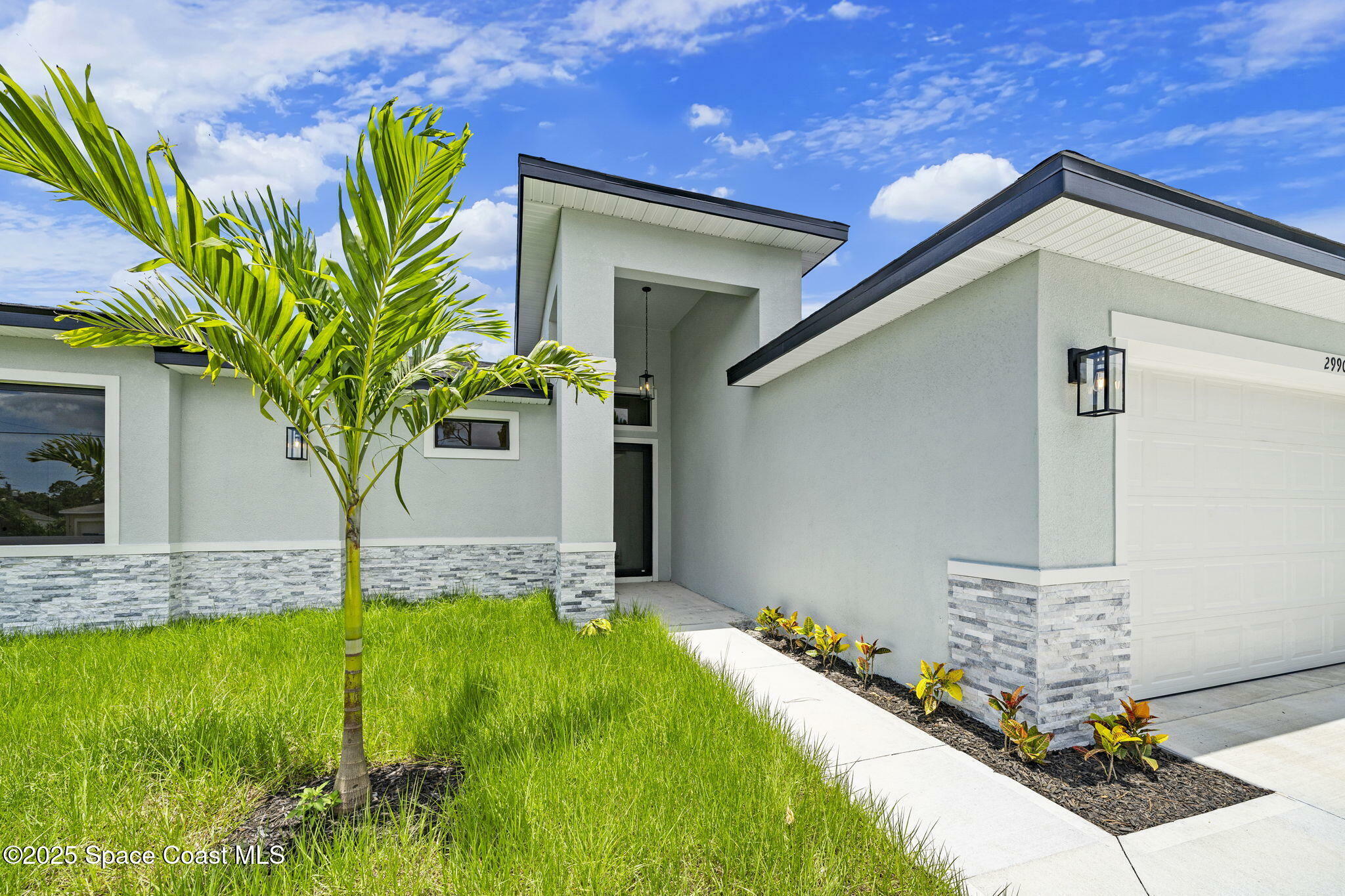 Property Photo: 2990 Hackensack Avenue SE FL 32909