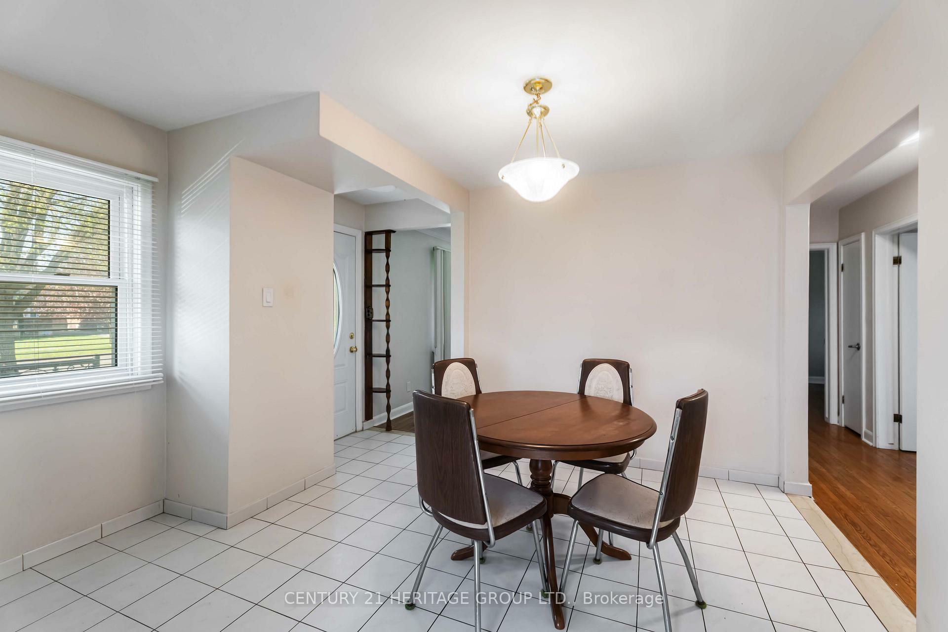 Property Photo: 5905 Valley Way ON L2E 1X9