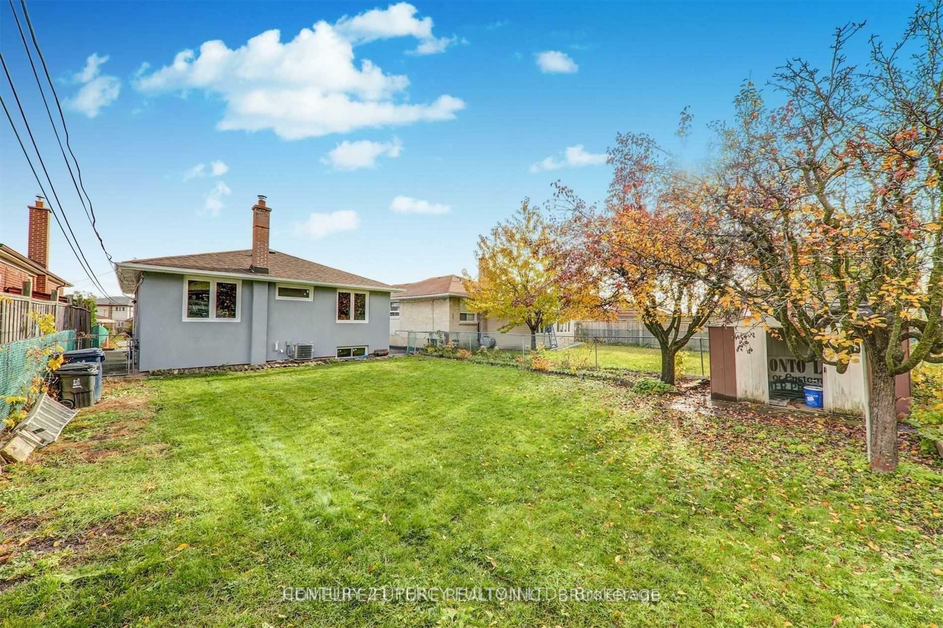 Property Photo: 184 Canlish Road Upper ON M1P 1T2