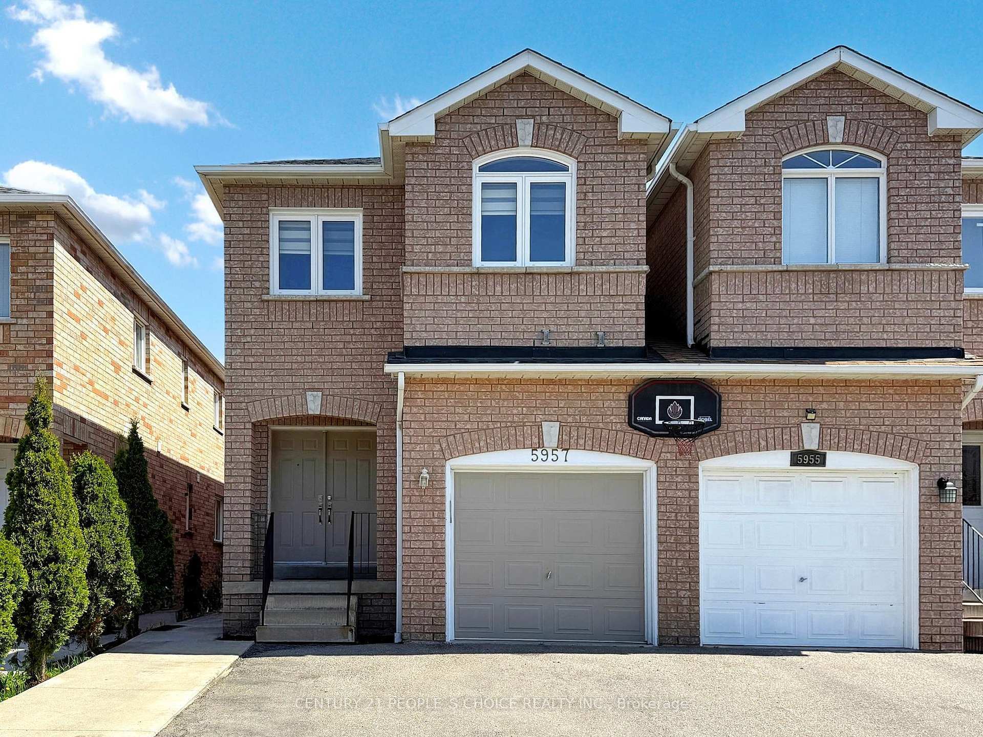 Property Photo: 5957 Candlebrook Court ON L5V 2V5