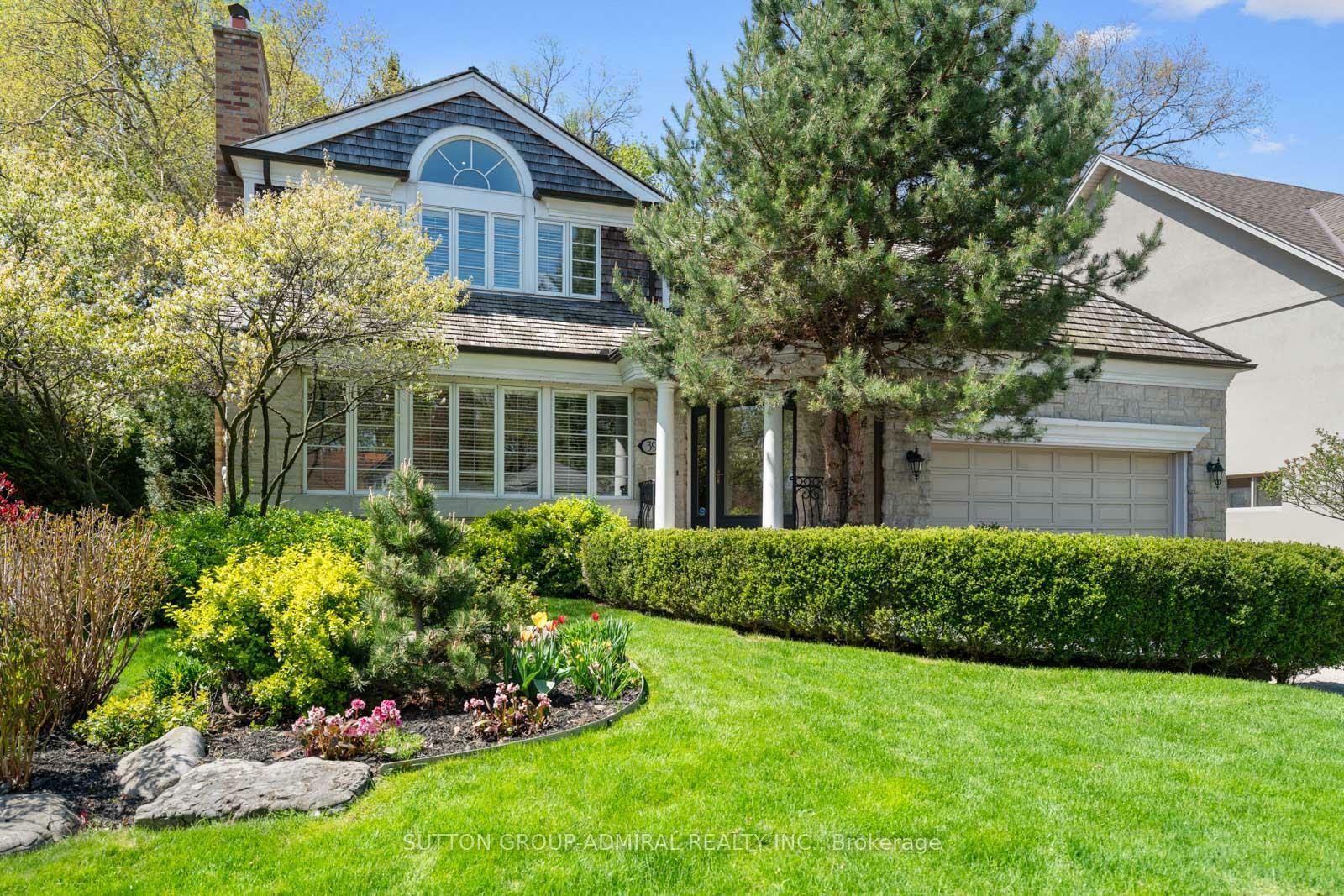 Photo de la propriété: 39 Pinehurst Crescent ON M9A 3A4
