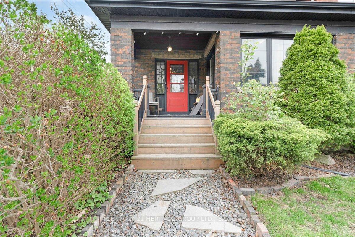 Property Photo: 130 Cumberland Avenue ON L8M 1Z3