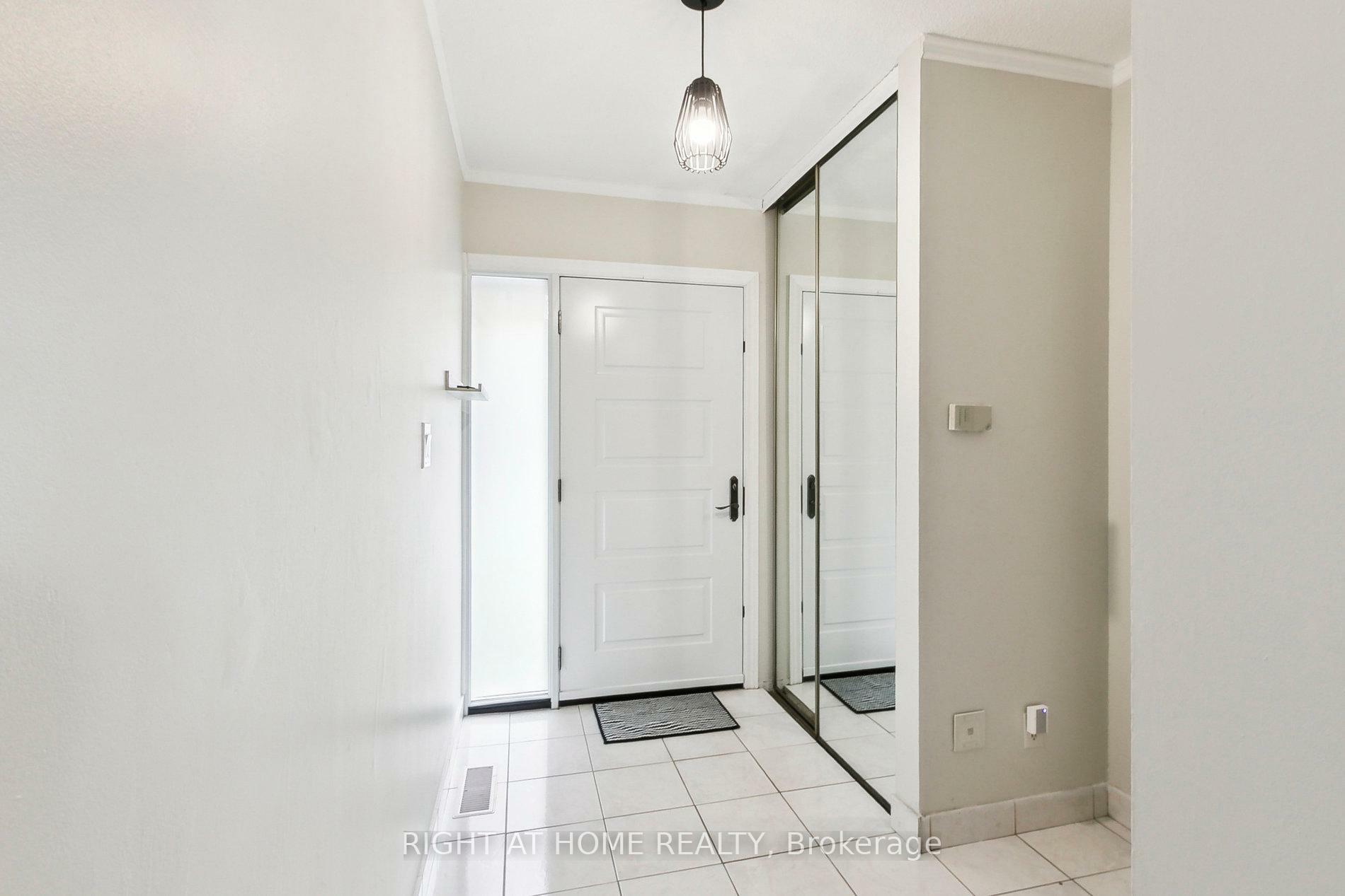 Property Photo: 15 Huntingwood Drive 29 ON M1W 2L7