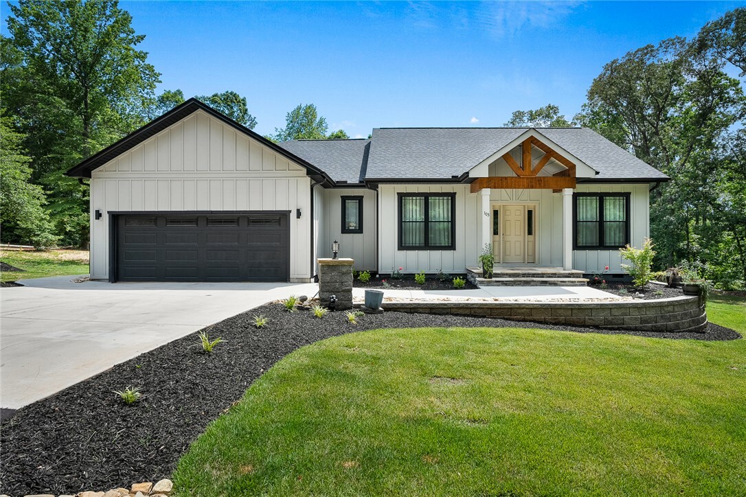Property Photo: 103 Benjamin Drive SC 29689