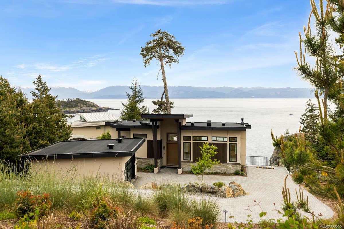 Property Photo: 7510 Ocean Park Pl BC V9Z 1L8