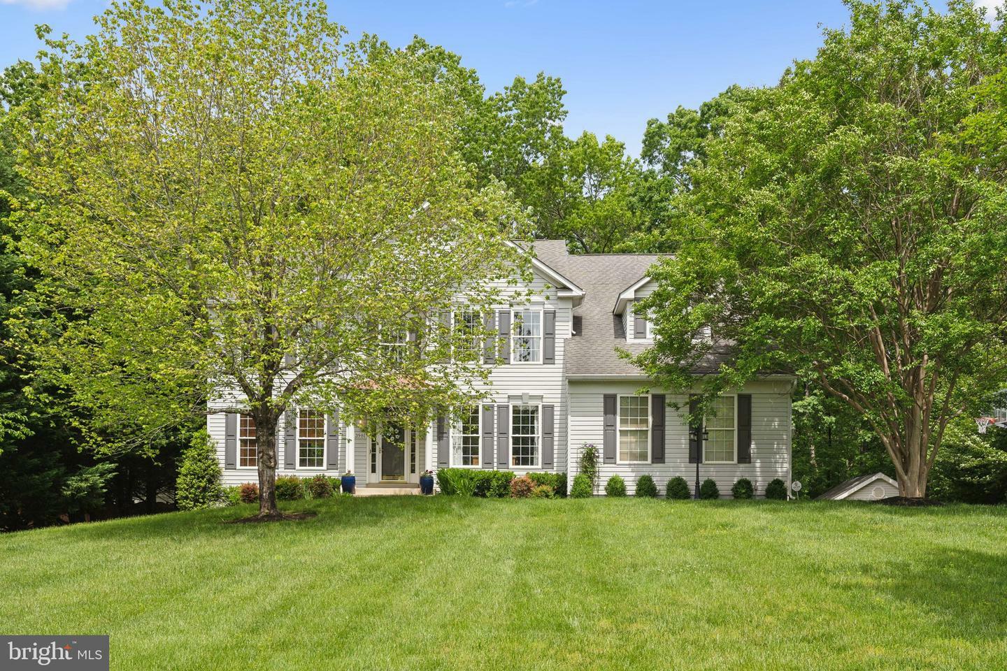 Property Photo:  13981 Flagtree Place  VA 20112 