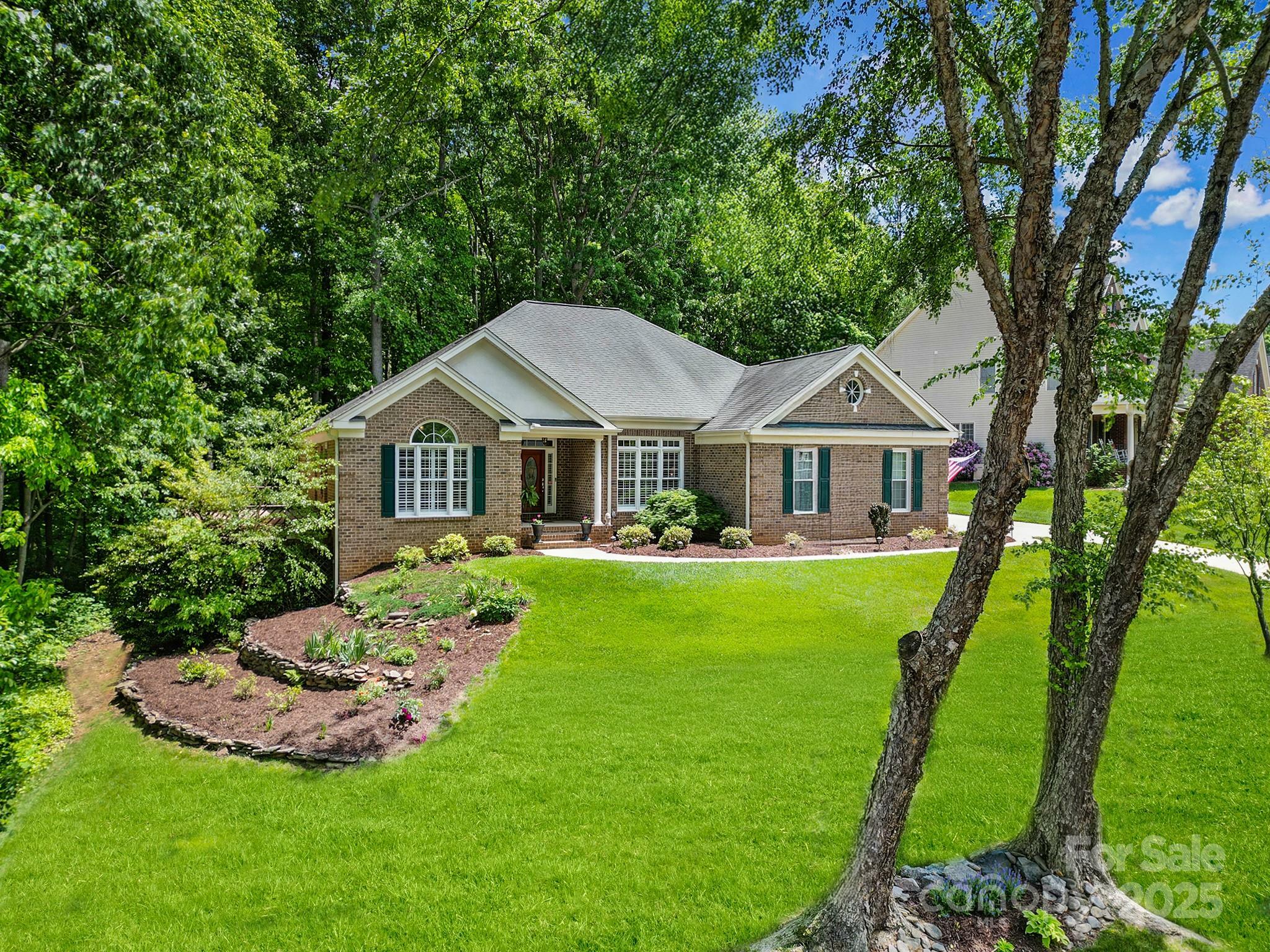 Property Photo: 160 Fernbrook Drive NC 28117