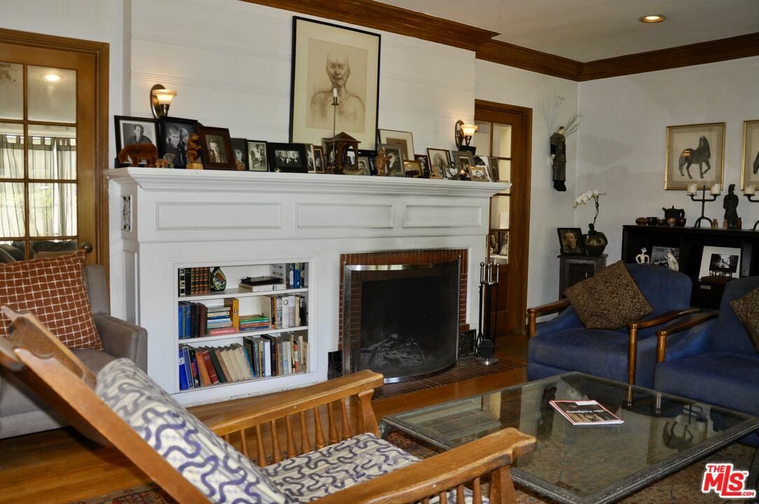 Property Photo: 12222 Califa St CA 91607