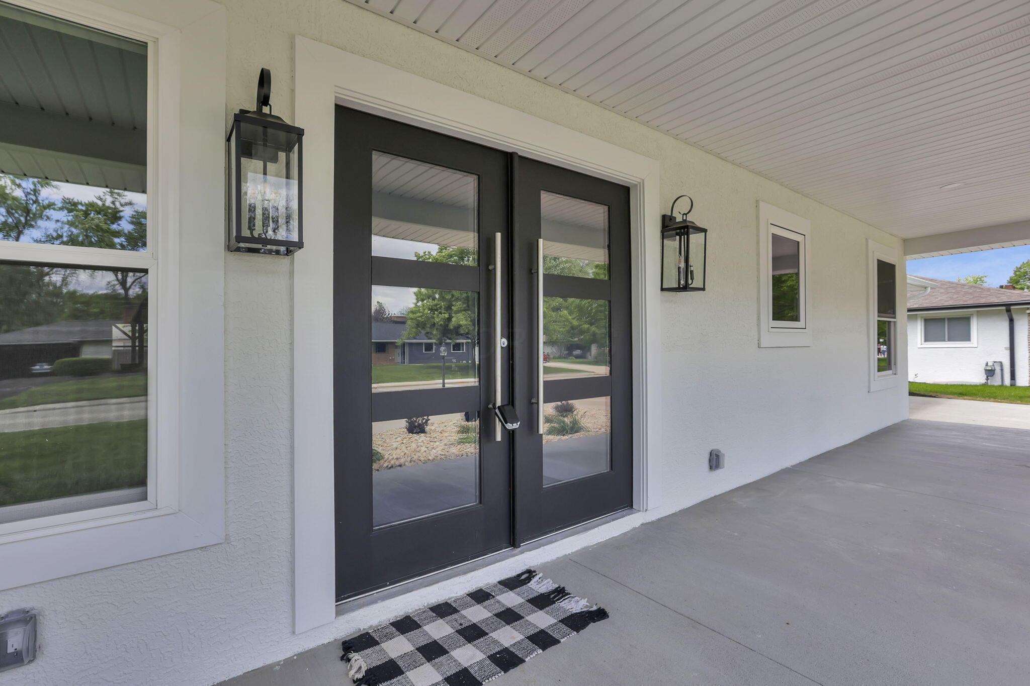 Property Photo: 2727 Westmont Boulevard OH 43221