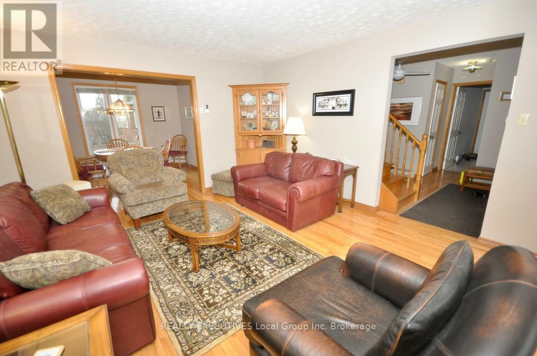 Property Photo:  45 Carriage Crescent  ON P1C 1G5 