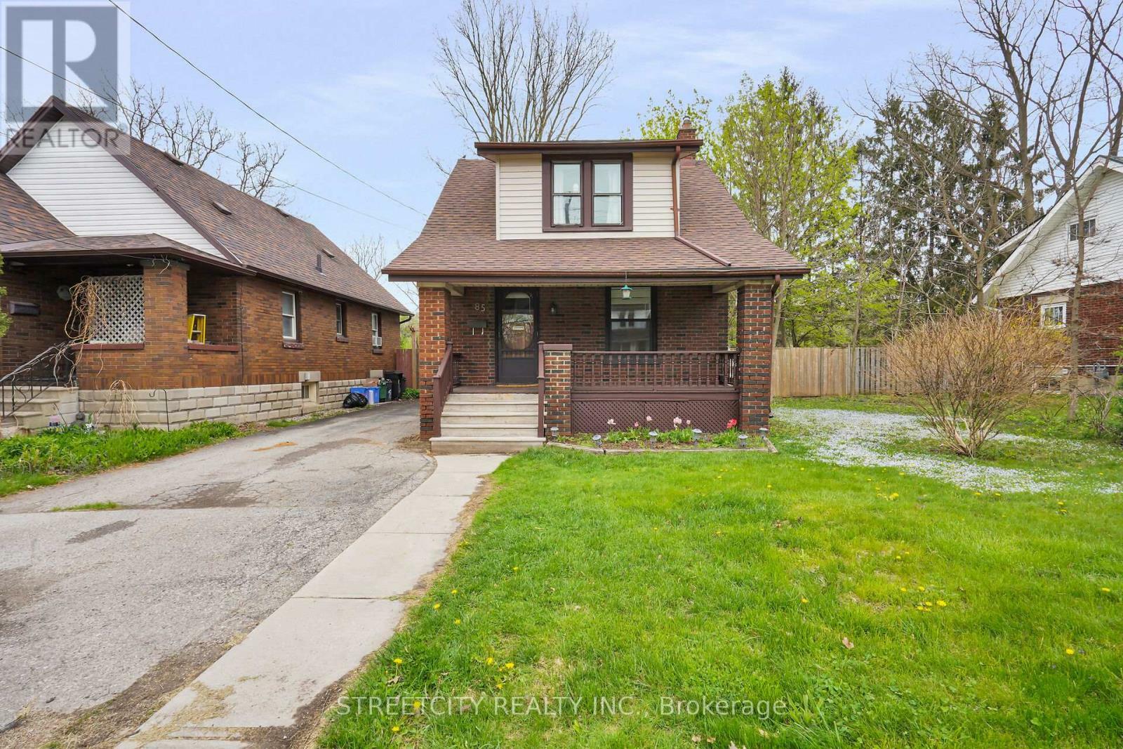 Property Photo: 85 Springbank Drive ON N6J 1E5