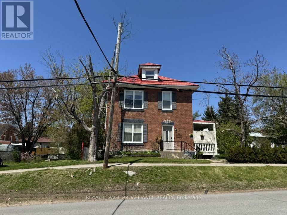 Property Photo: 17 Madoc Street ON K0K 2M0
