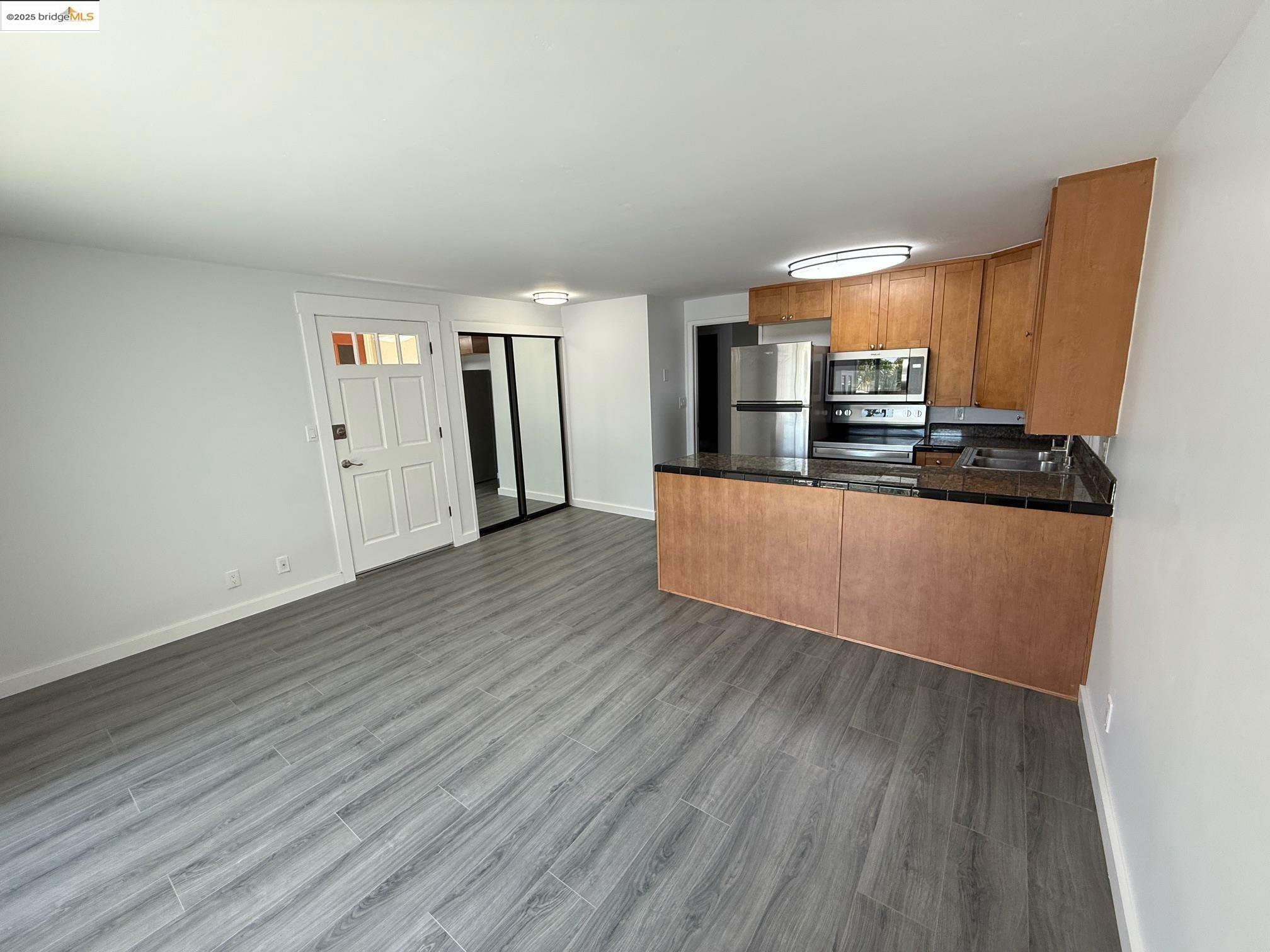 Property Photo: 4057 Brant St 8 CA 92103
