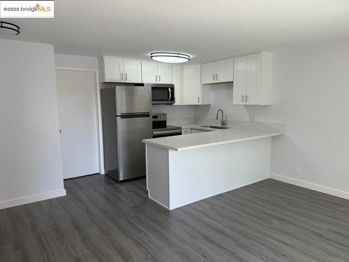 Property Photo:  4057 Brant St 8  CA 92103