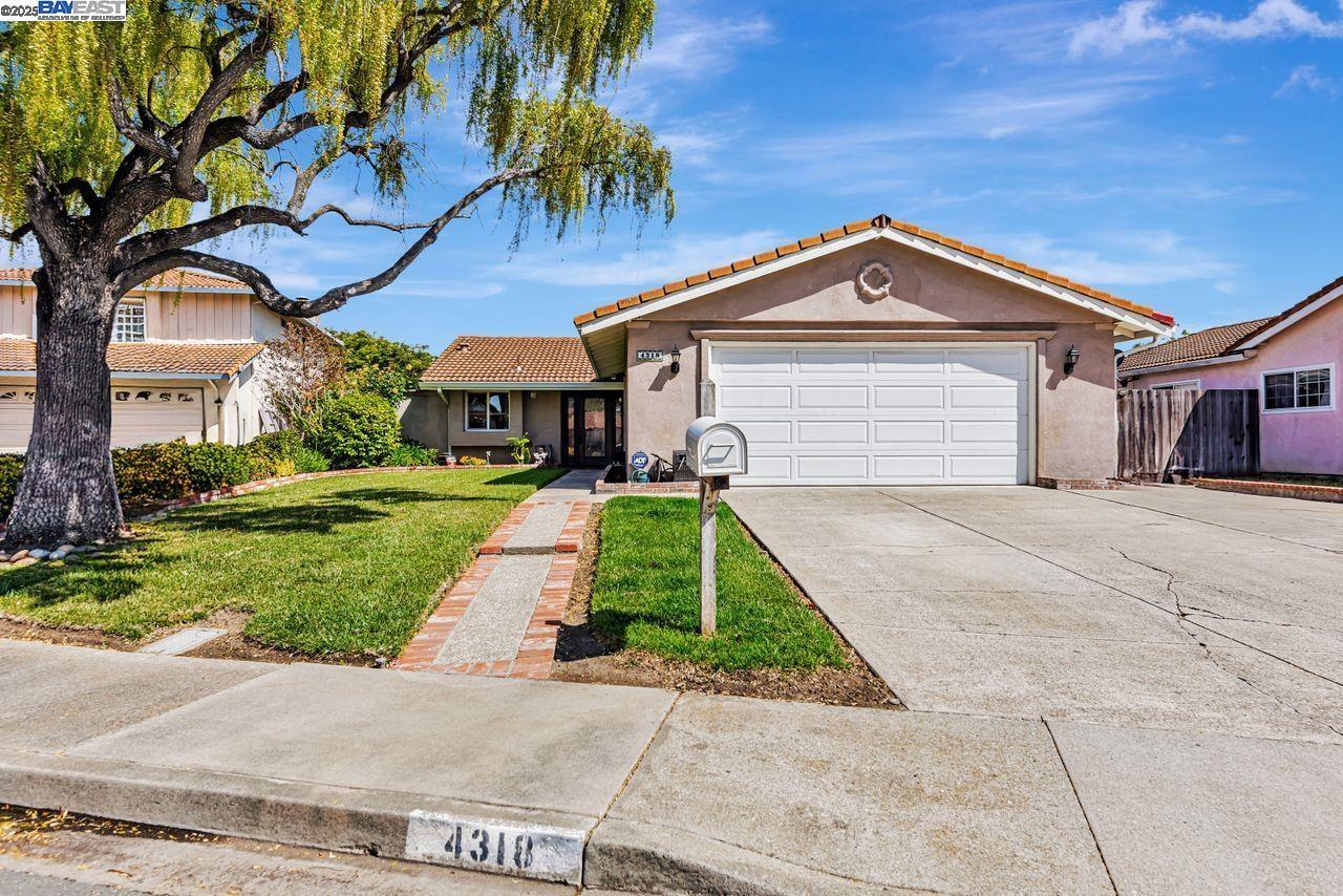 Property Photo: 4318 Ellen Way CA 94587