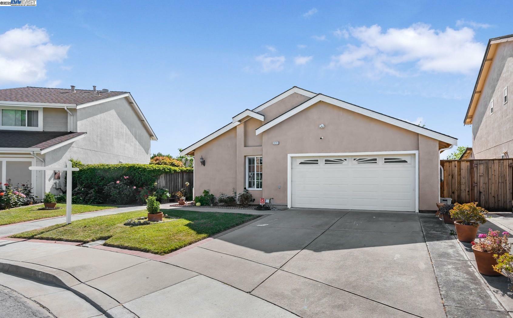 Property Photo: 34263 Lennox Ct CA 94555