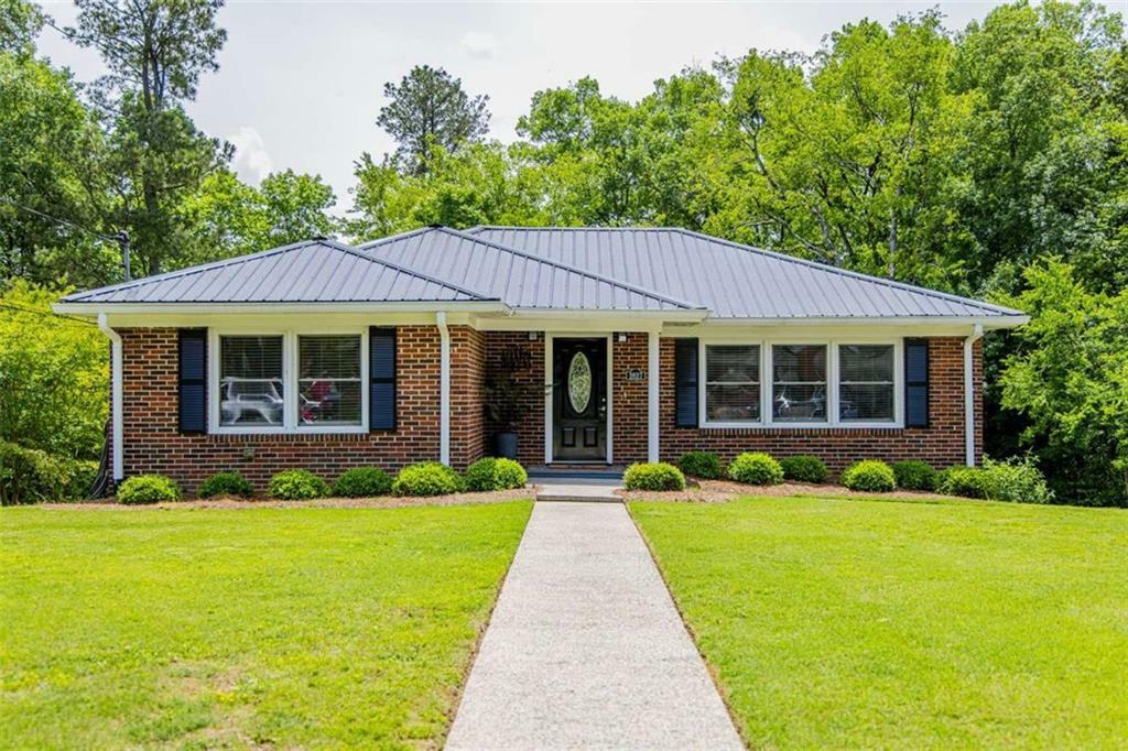 Property Photo: 2627 Lakeridge Circle GA 30165