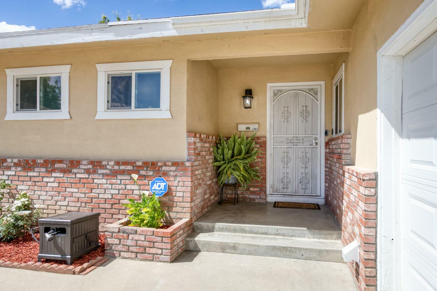 Property Photo: 2983 E Northdale Avenue CA 93726