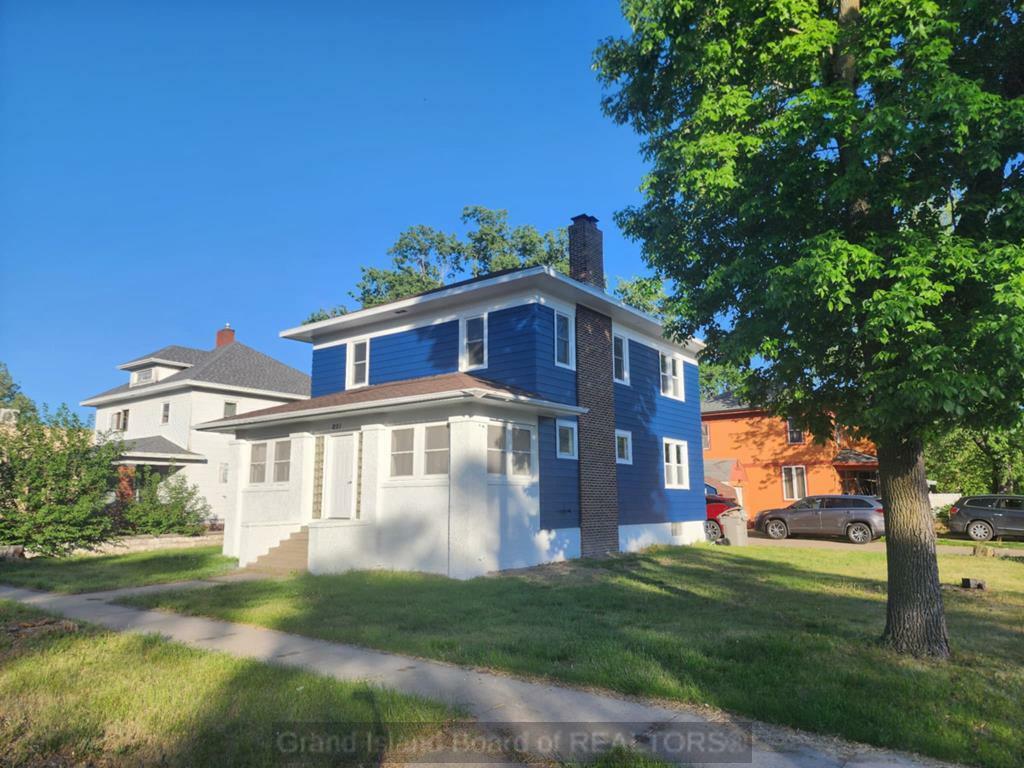 Property Photo: 821 W 1st Street NE 68801