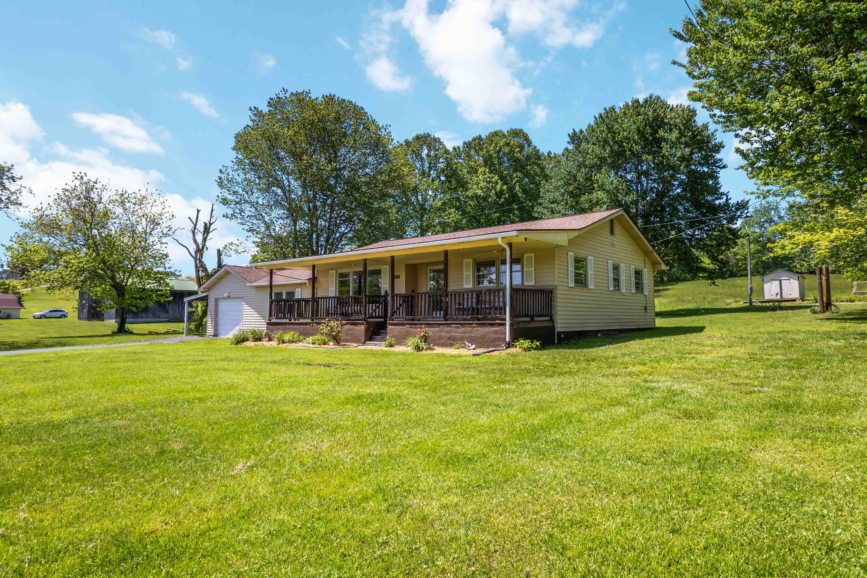 Property Photo: 6362 East Laurel Road KY 40741