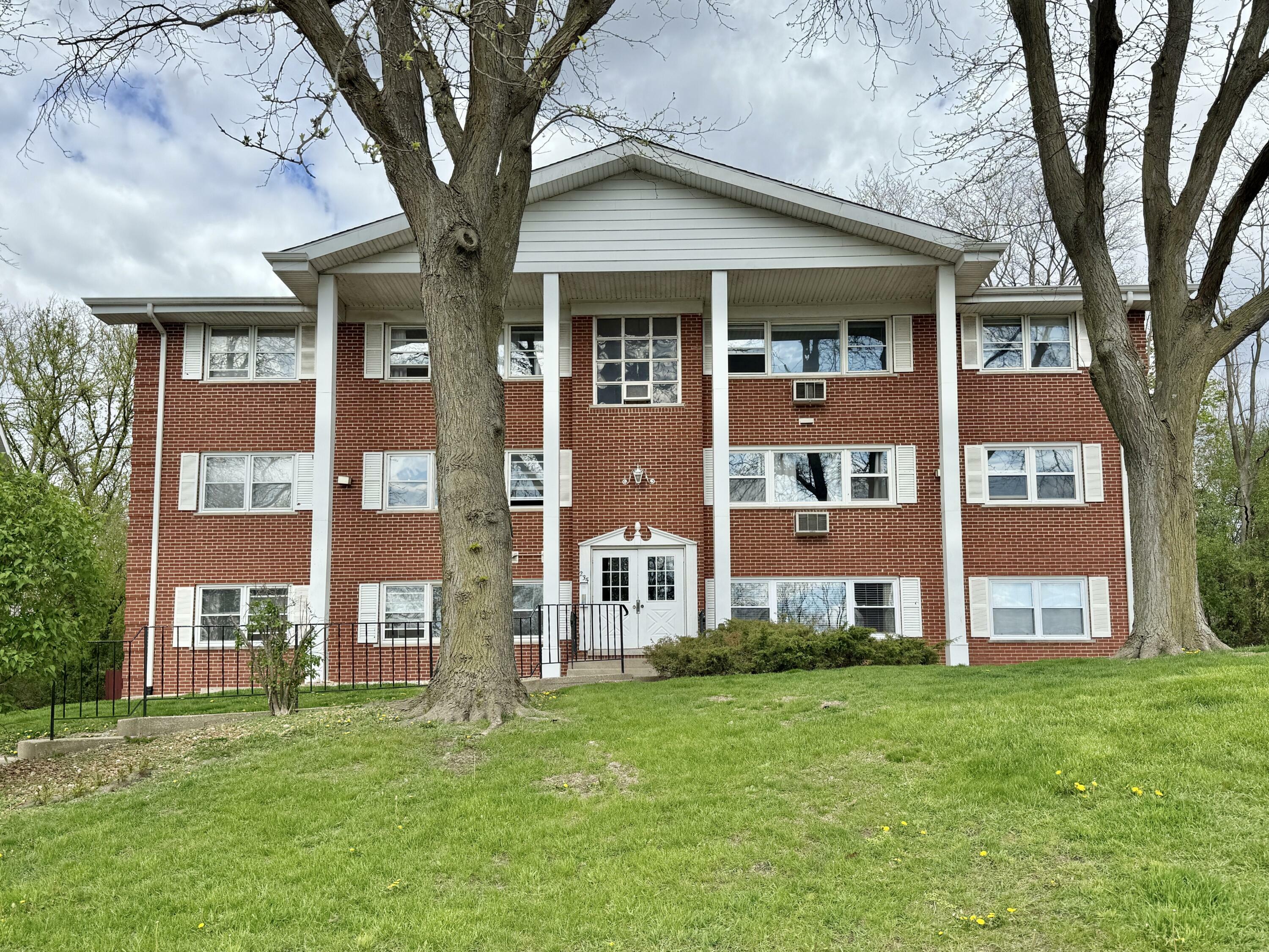 Property Photo: 235 Country Club Dr 1B WI 53147