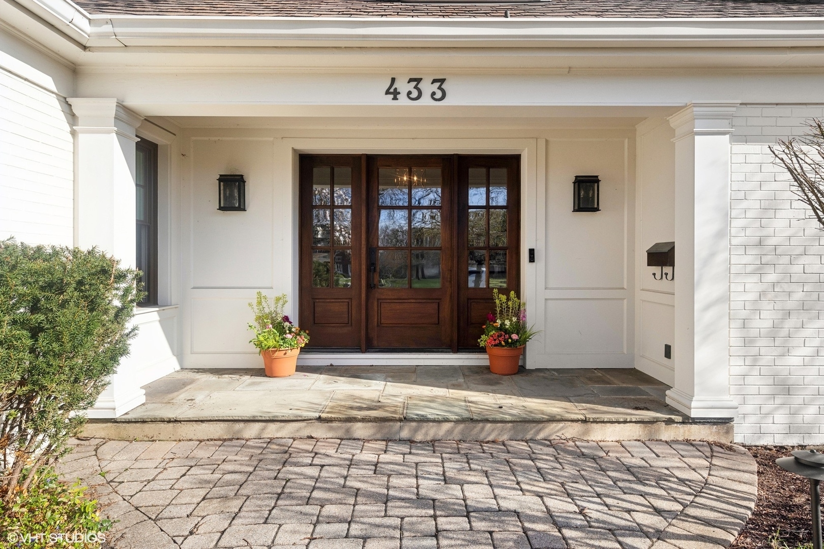 Property Photo: 433 E 6th Street IL 60521