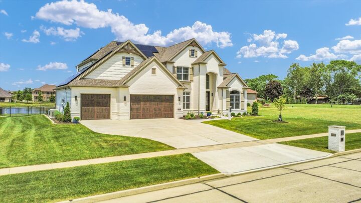 Property Photo: 604 Cayman Way IL 61874