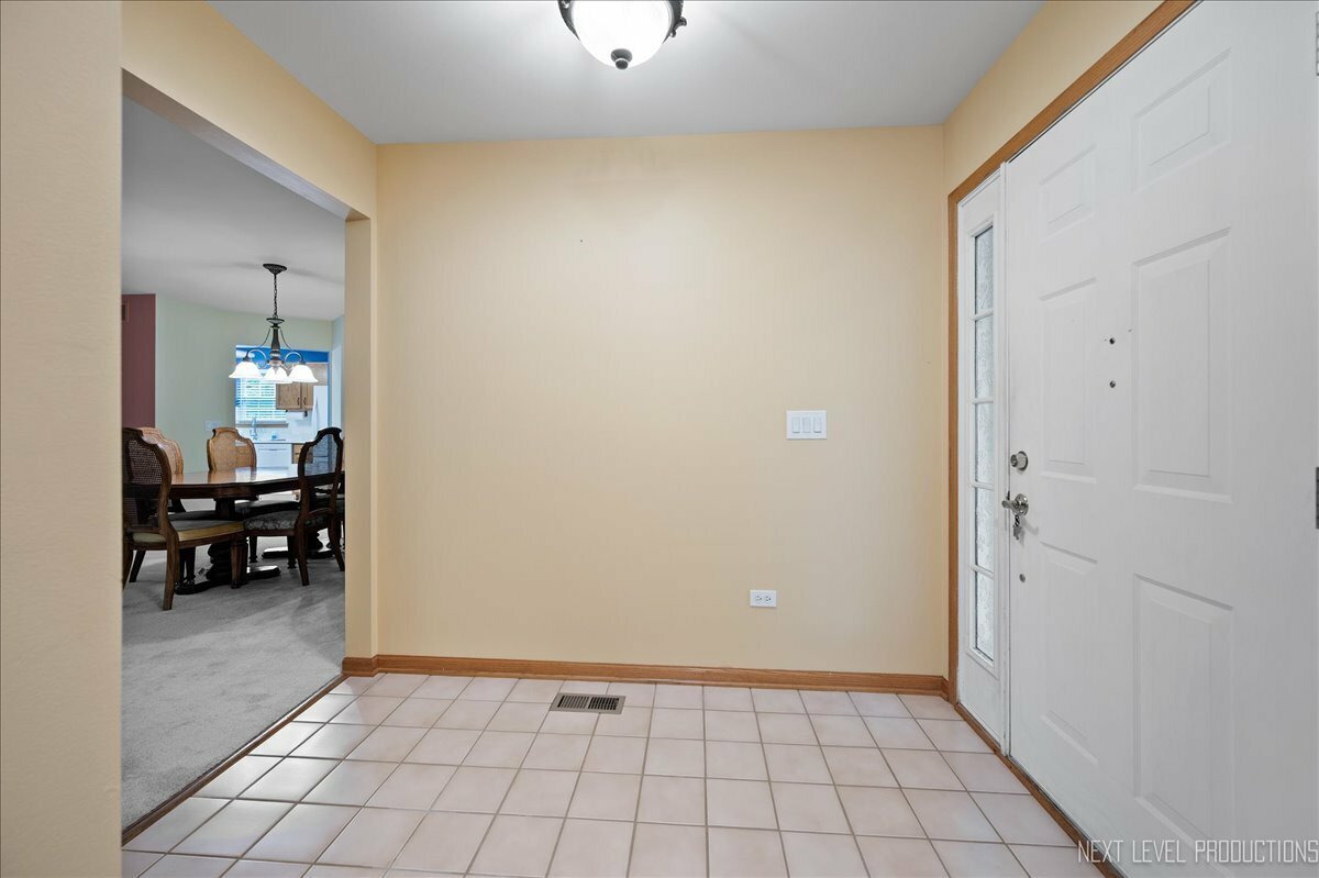 Property Photo: 513 Coventry Court IL 60543