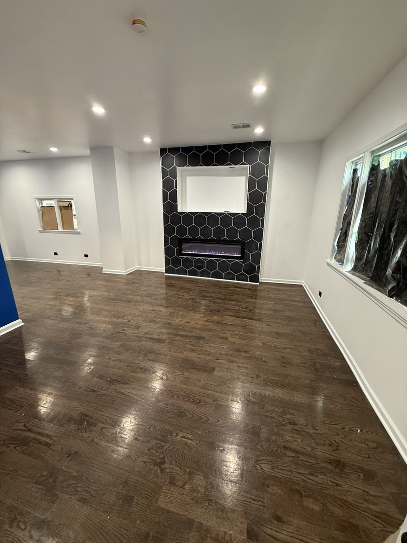 Property Photo: 8819 S Escanaba Avenue 1 IL 60617