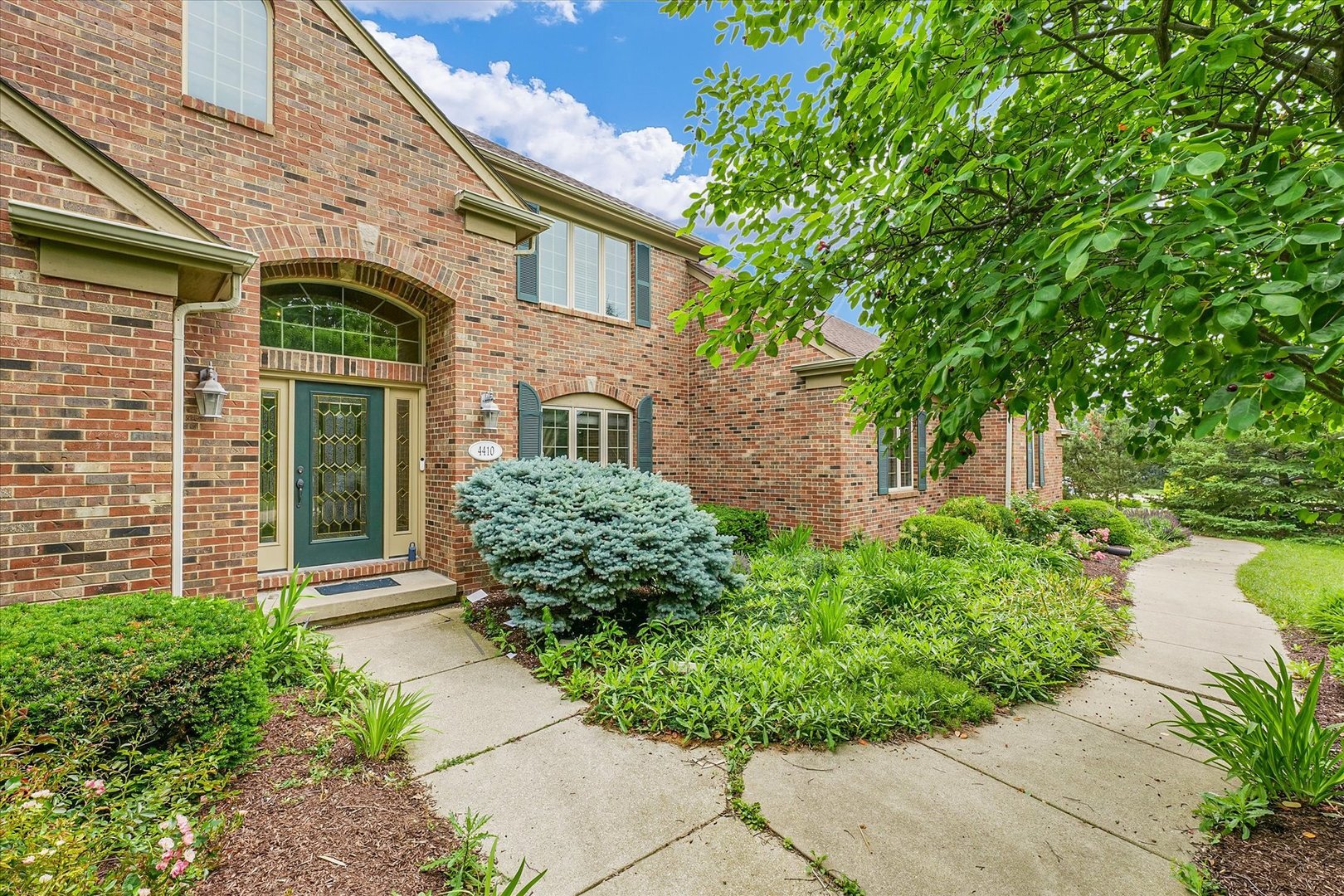 Property Photo: 4410 Southford Trace Drive IL 61822