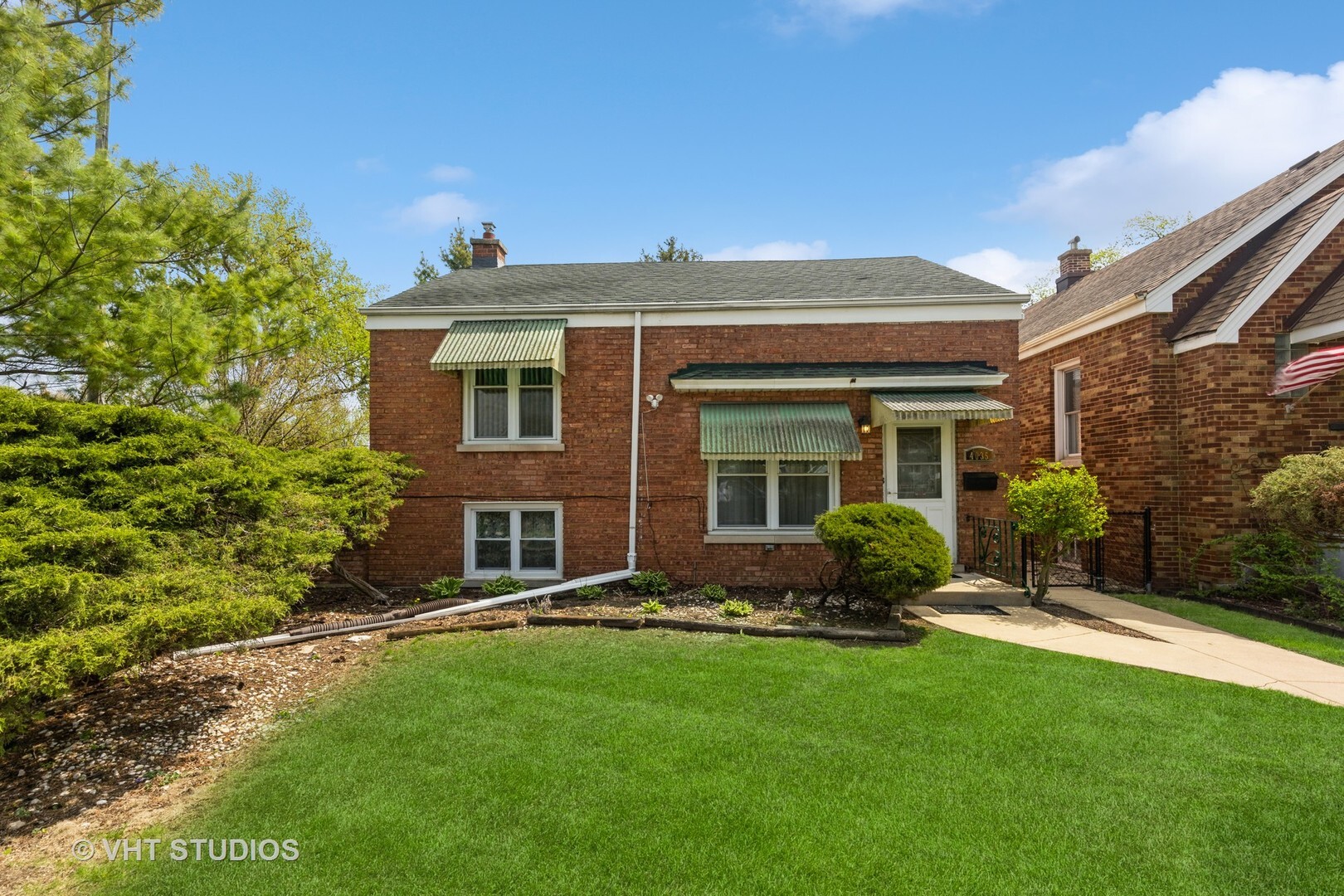 Property Photo: 4035 Grove Avenue IL 60402