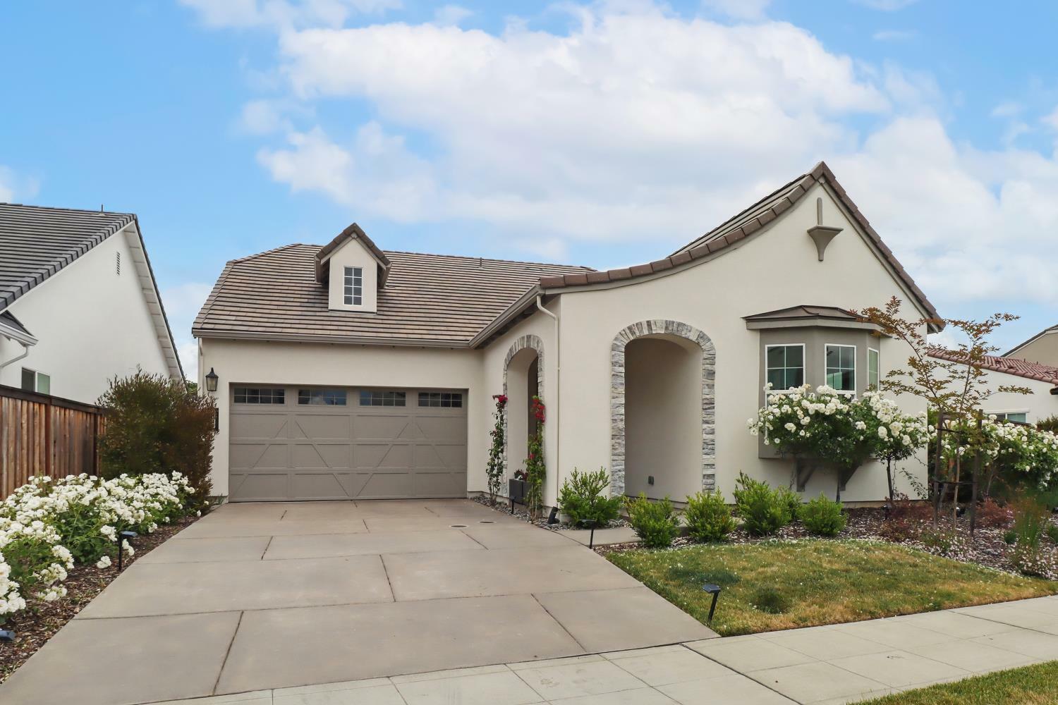Property Photo: 3021 Baldwin Street CA 95818
