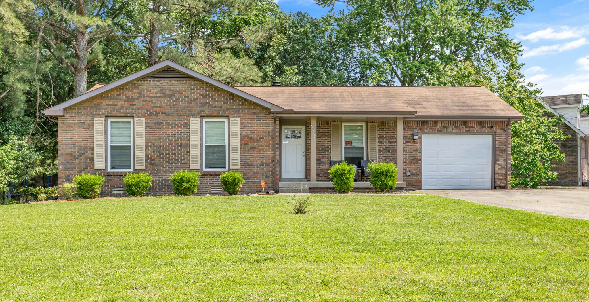 Property Photo: 923 Dominion Dr TN 37042