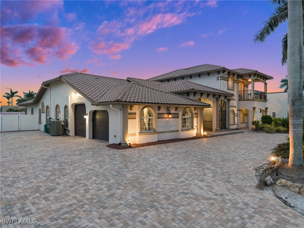 Property Photo: 842 Miramar Court FL 33904