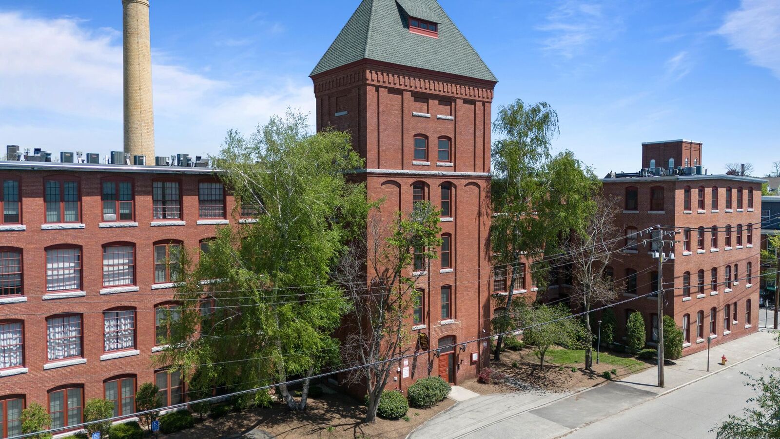 Property Photo:  470 Silver Street  NH 03103