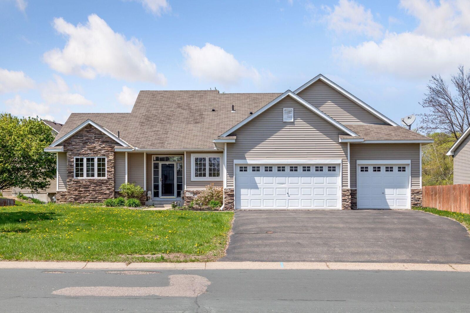 Property Photo:  19281 Dunbury Avenue  MN 55024 