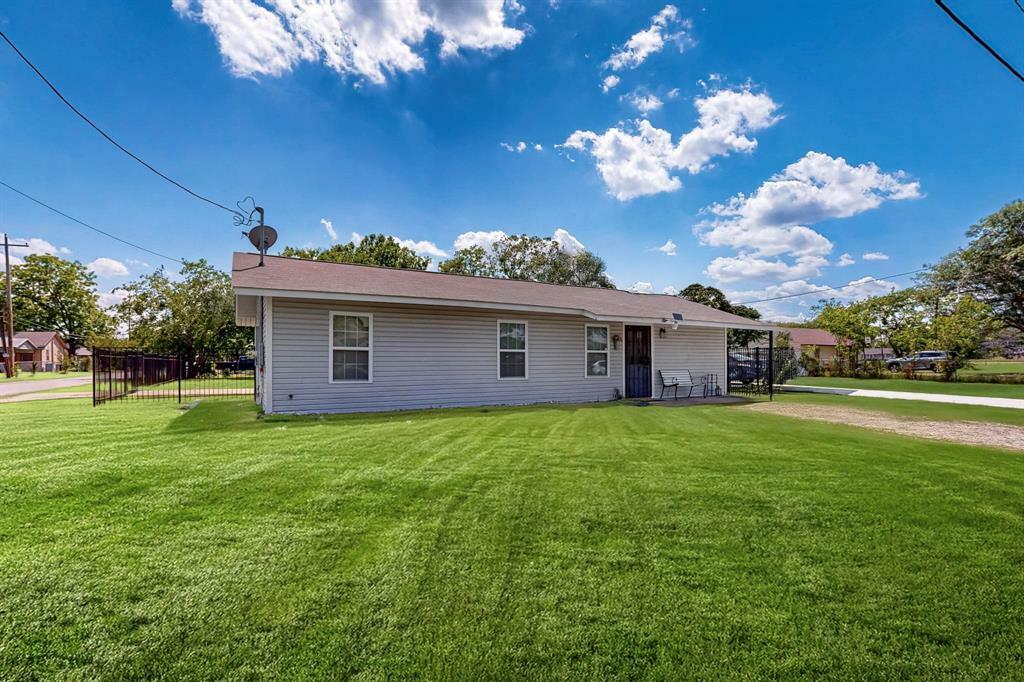 Property Photo: 1508 E Dellis Street TX 75142
