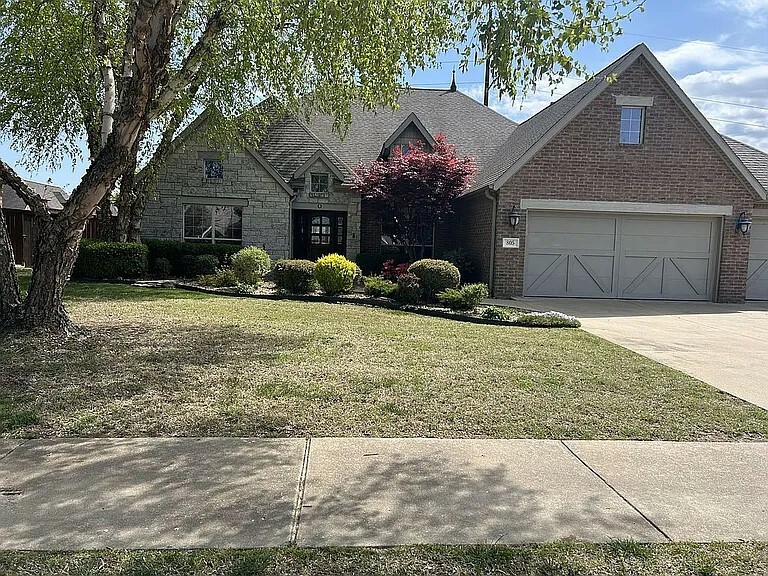 805 SW Edinburgh Avenue  Bentonville AR 72713 photo