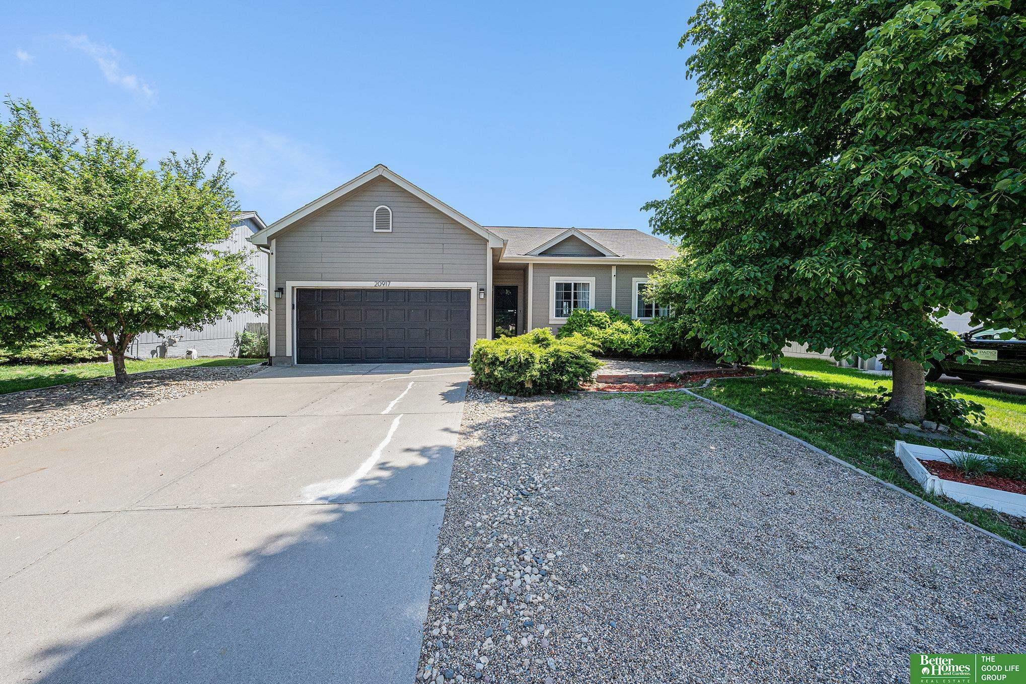 Property Photo: 20917 Oak Street NE 68028