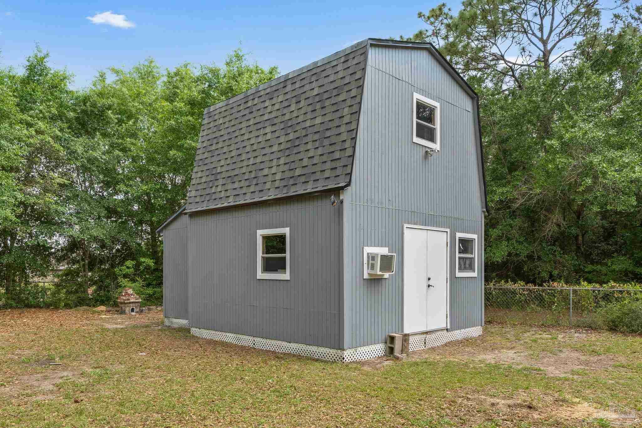 Property Photo: 426 Brown Pl FL 32539