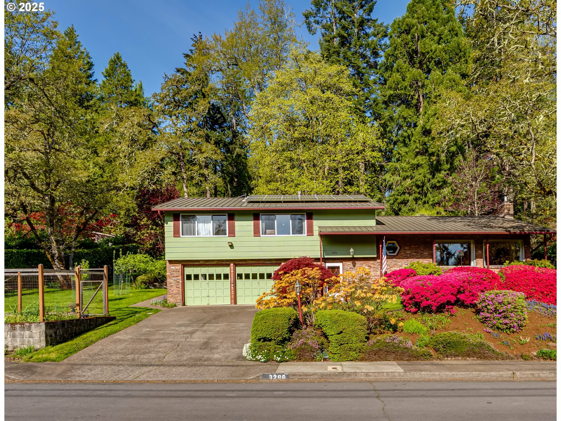 Property Photo: 3290 Fillmore St OR 97405